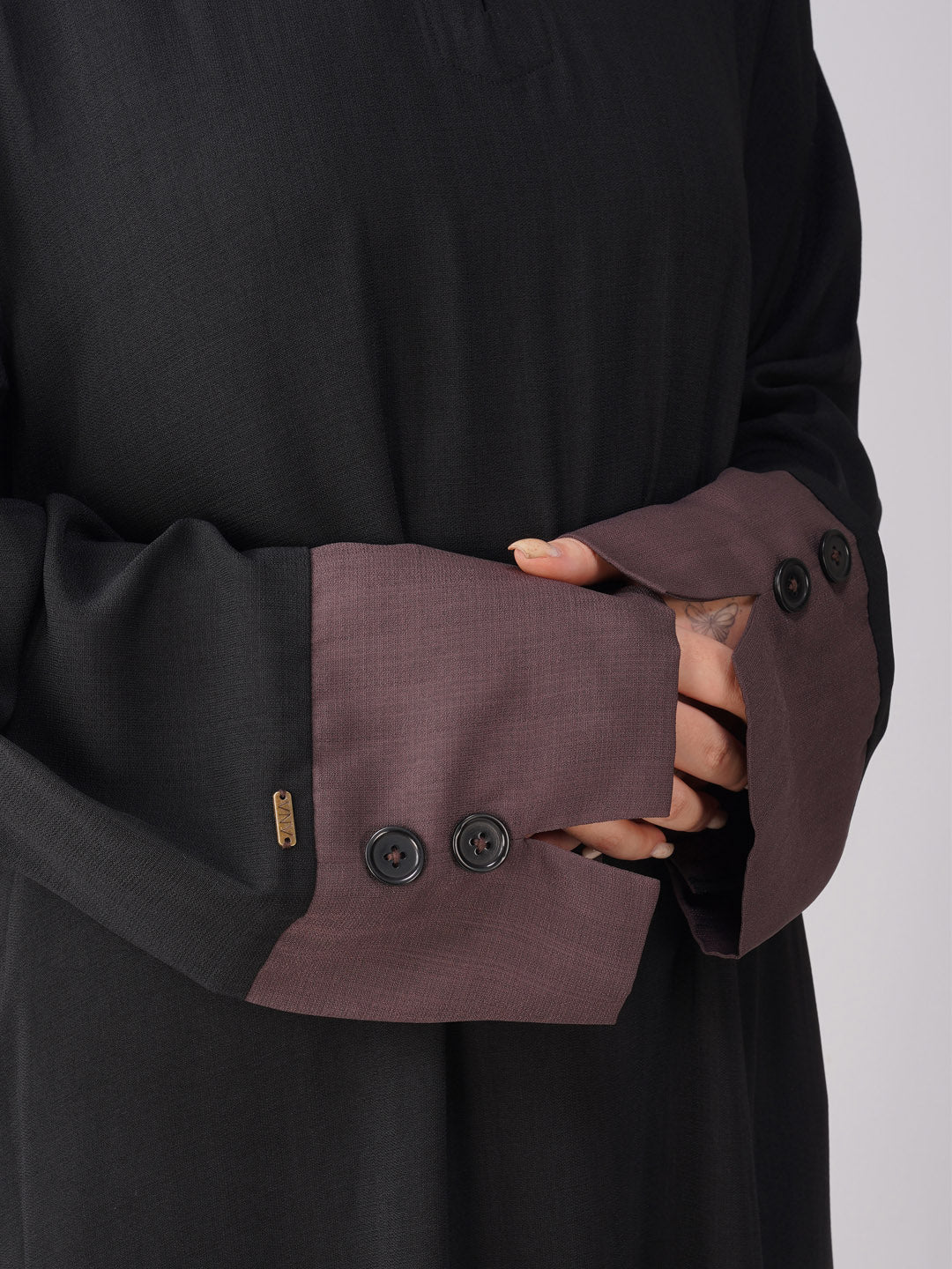 Classic Abaya With Contrast Cuff 
And Button Set