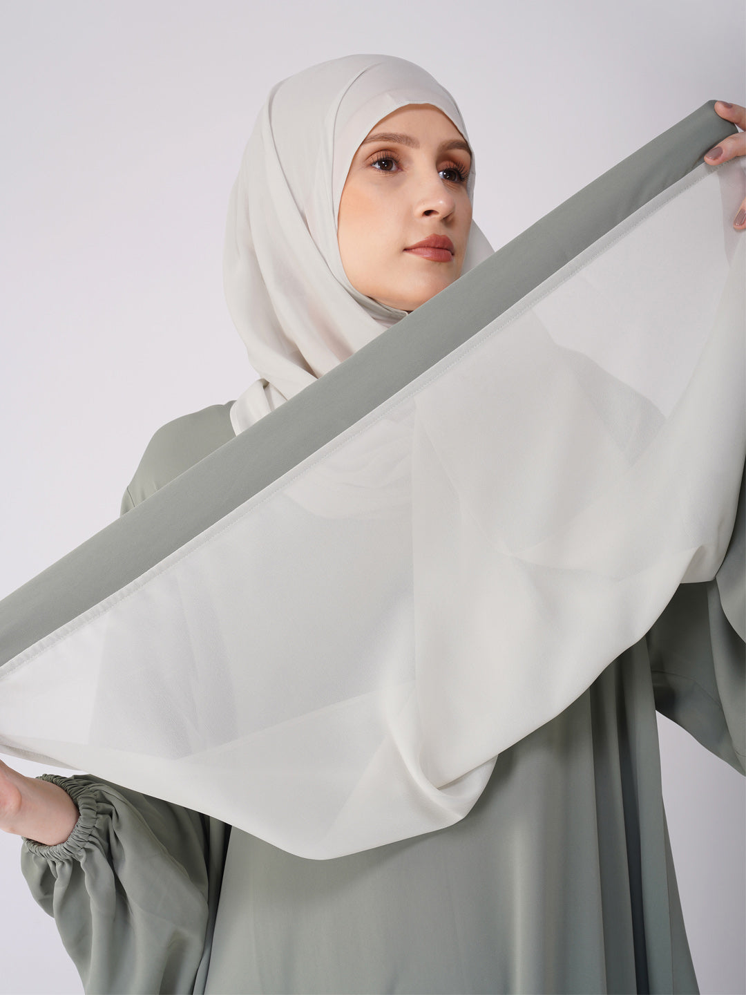 Classic Abaya Wih Elastic Sleeves