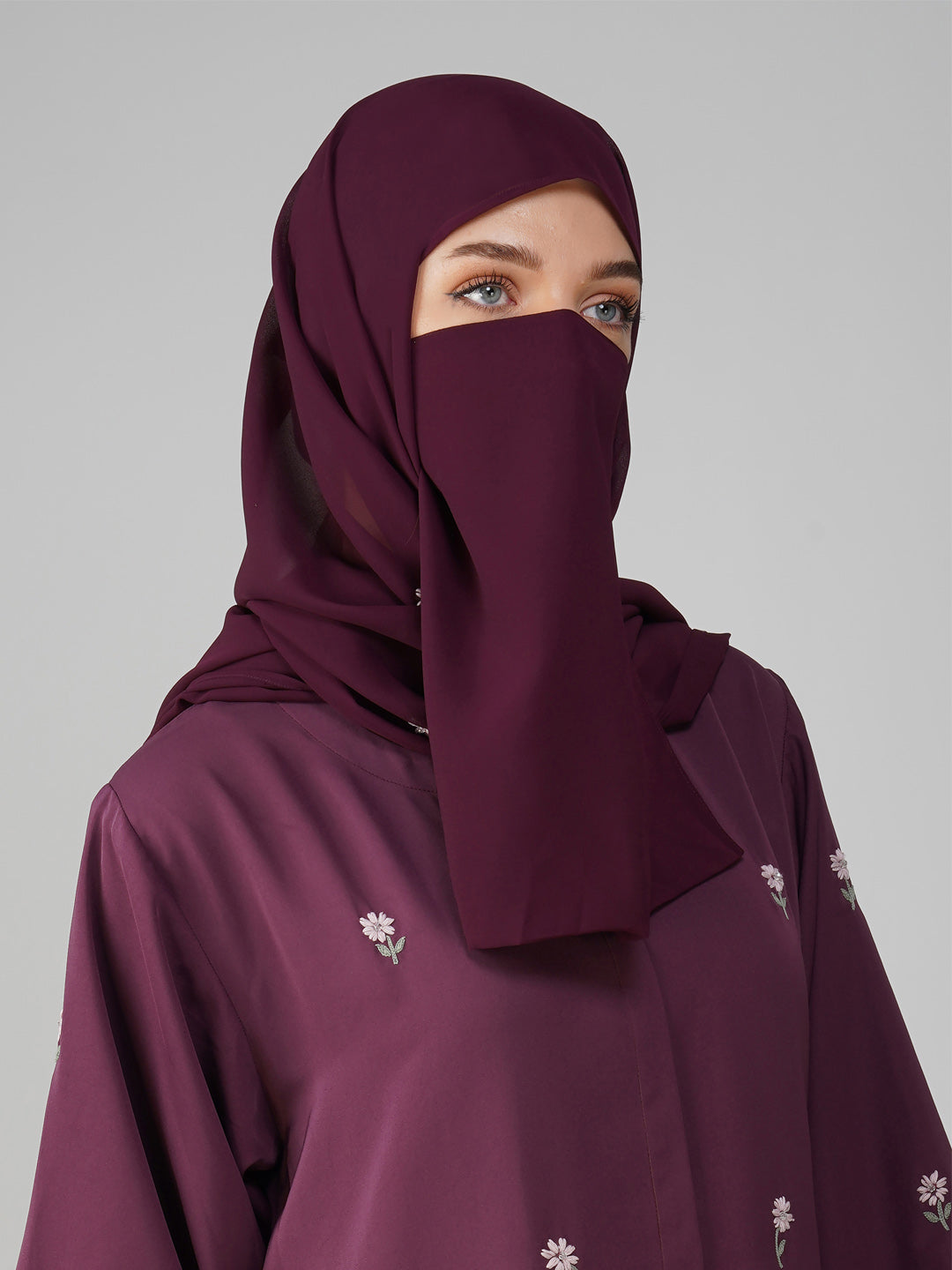 Nusrat Ditsy Threadwork Abaya