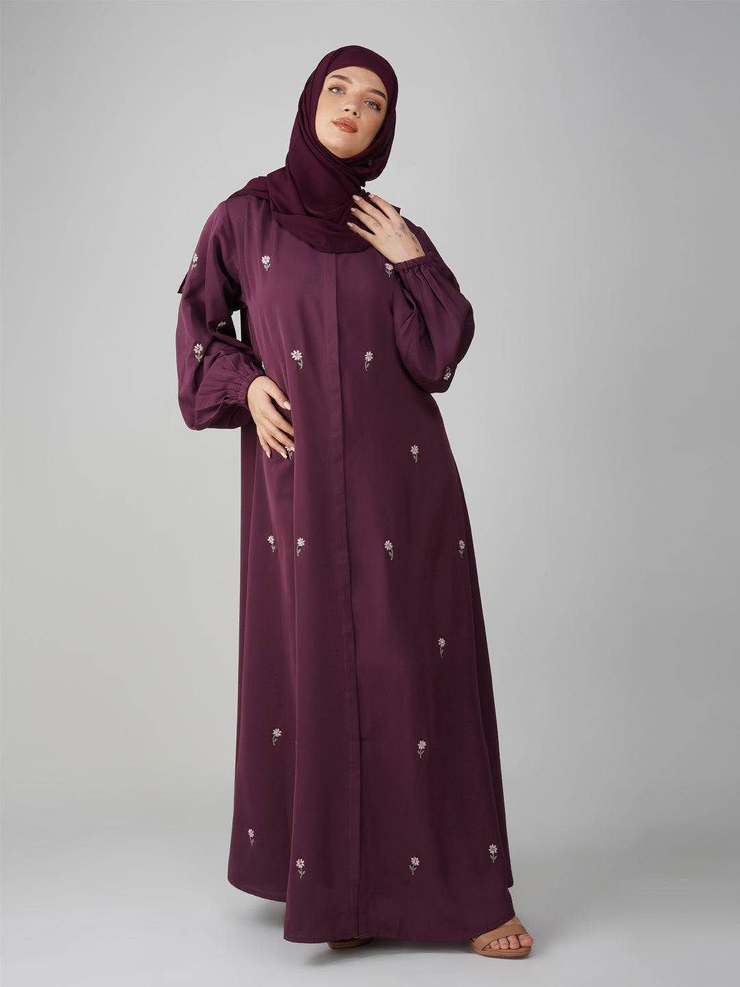 Nusrat Ditsy Threadwork Abaya