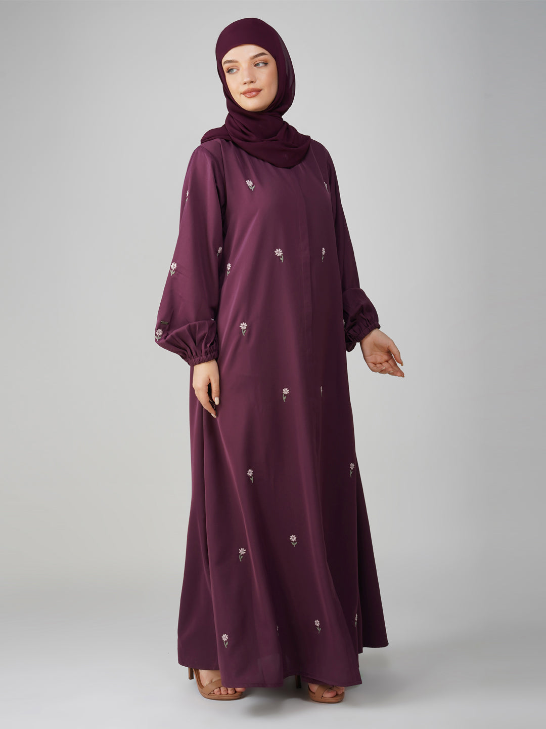 Nusrat Ditsy Threadwork Abaya