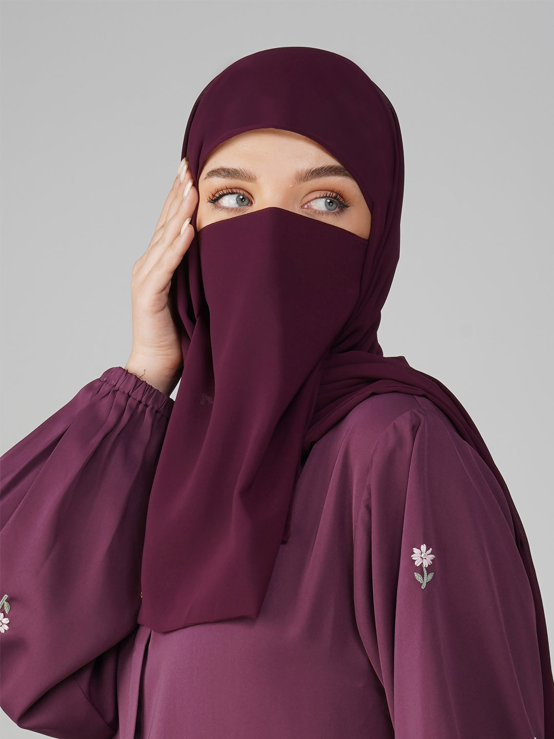 Nusrat Ditsy Threadwork Abaya