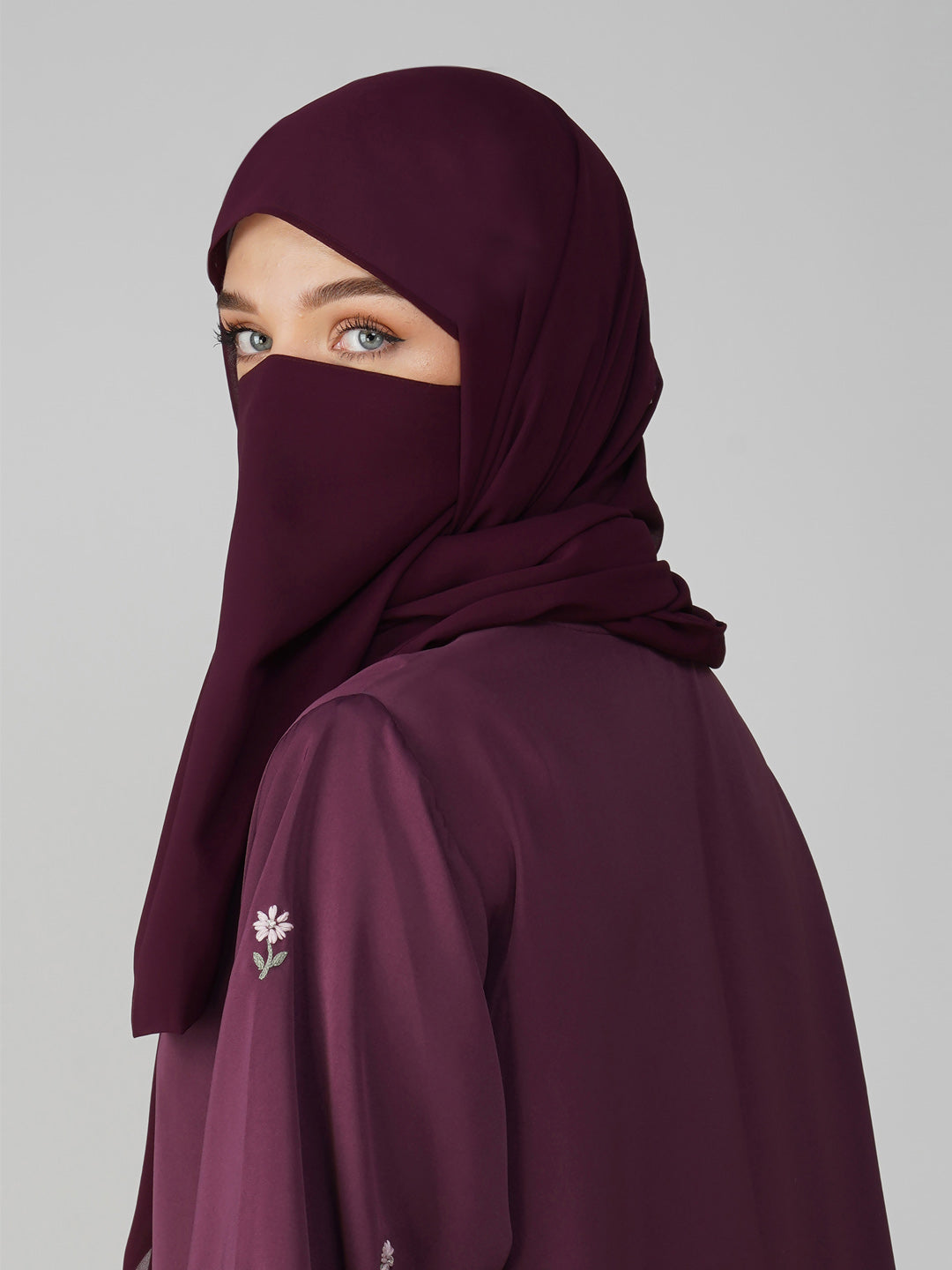 Nusrat Ditsy Threadwork Abaya