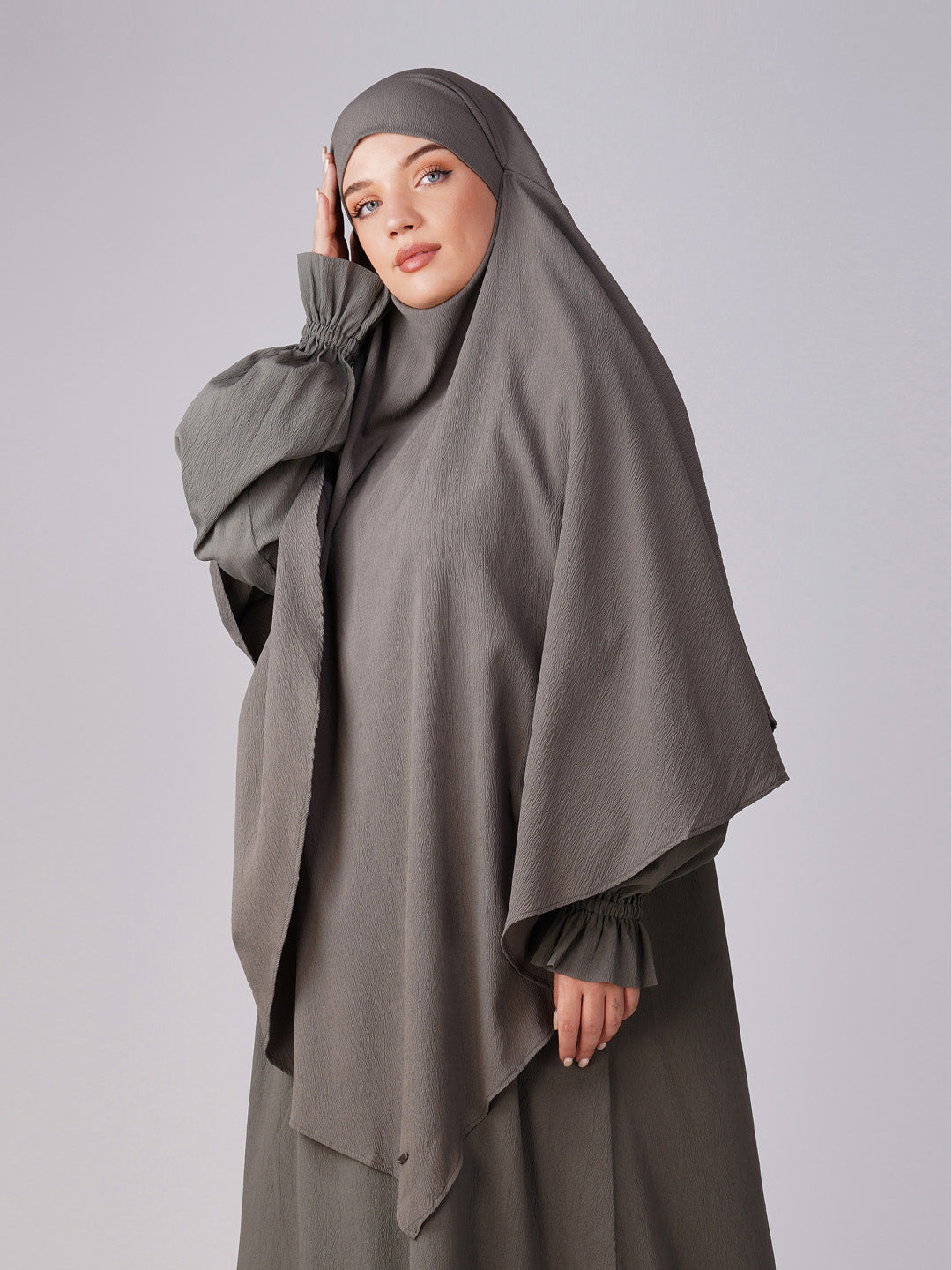 Nazish Grey Abaya Set