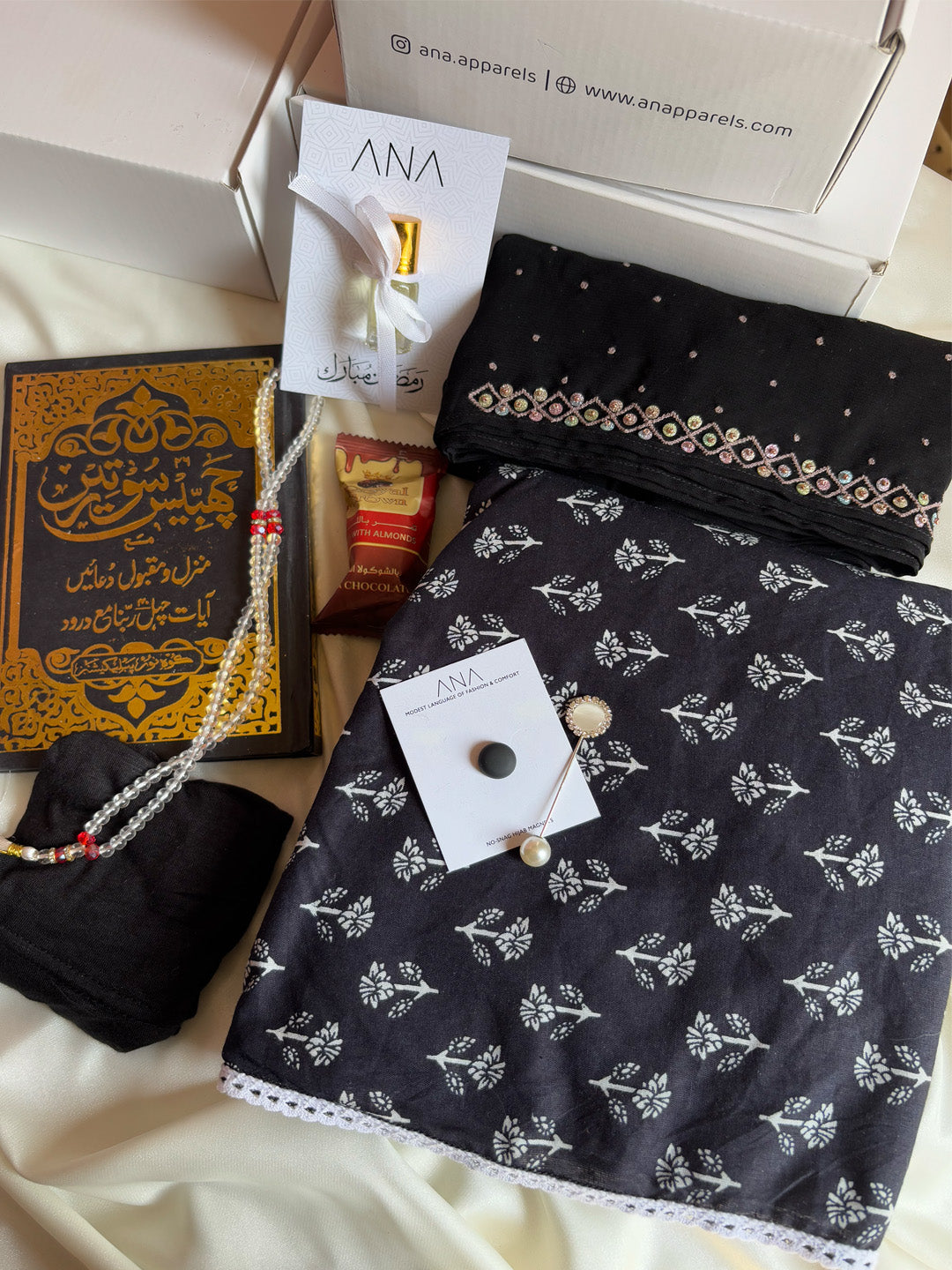 Layla Luxury Hadiya Box | Hajj & Umrah| Budget Friendly Ramadan & Eid Gift Hamper | Perfect For Ammi, Sister, Wife, Family