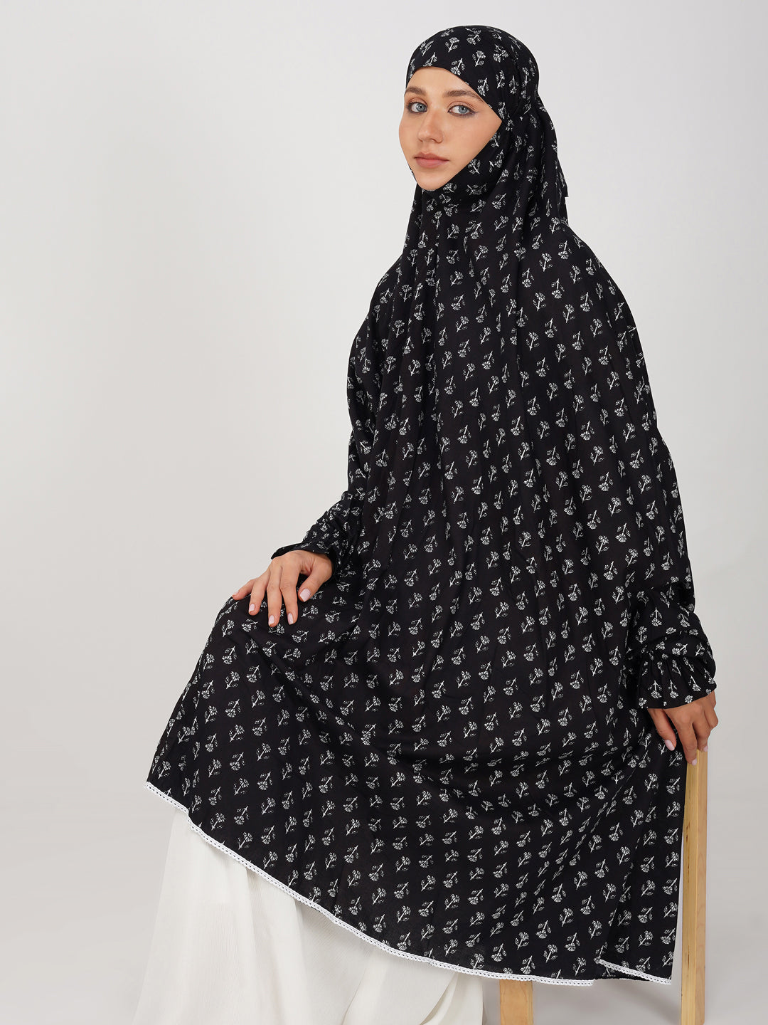 Eshaal Black Floral Knee Length Cotton Namaz Makhna